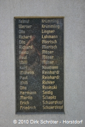 Gedenktafel mit den Namen der in Zweiten Weltkrieg Gefallenen in Kakau